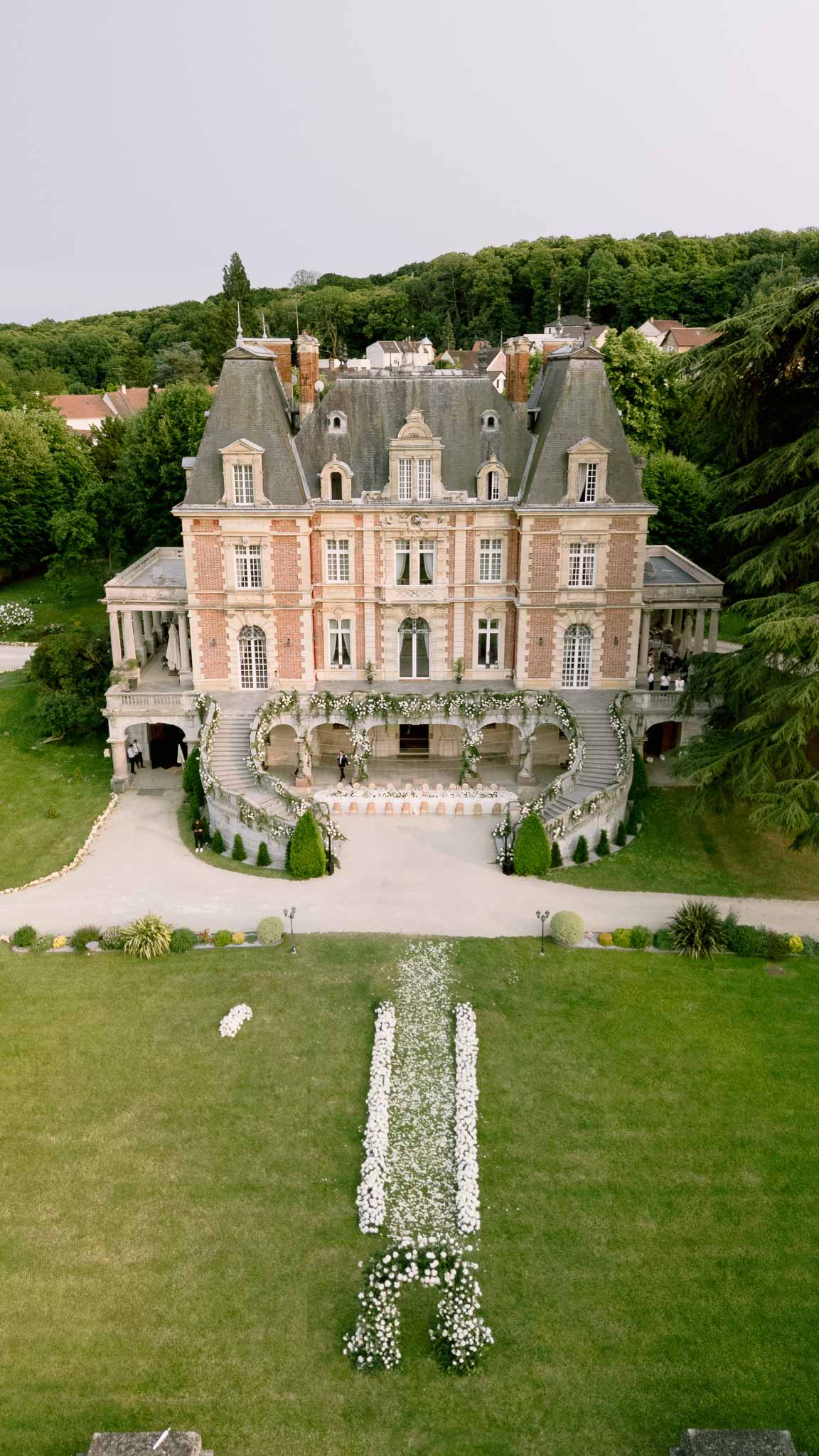 Wedding ceremony setup with white roses