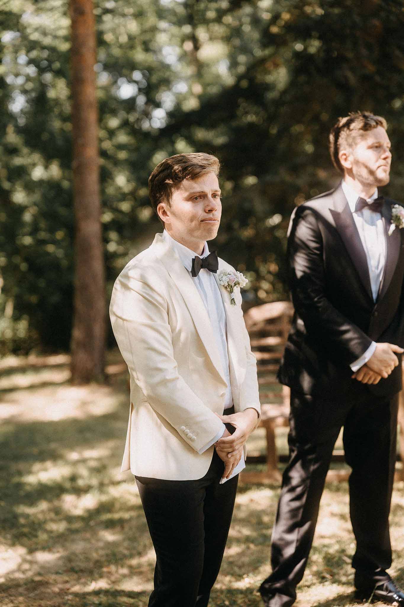 Black and white photo of wedding ceremony with white roses