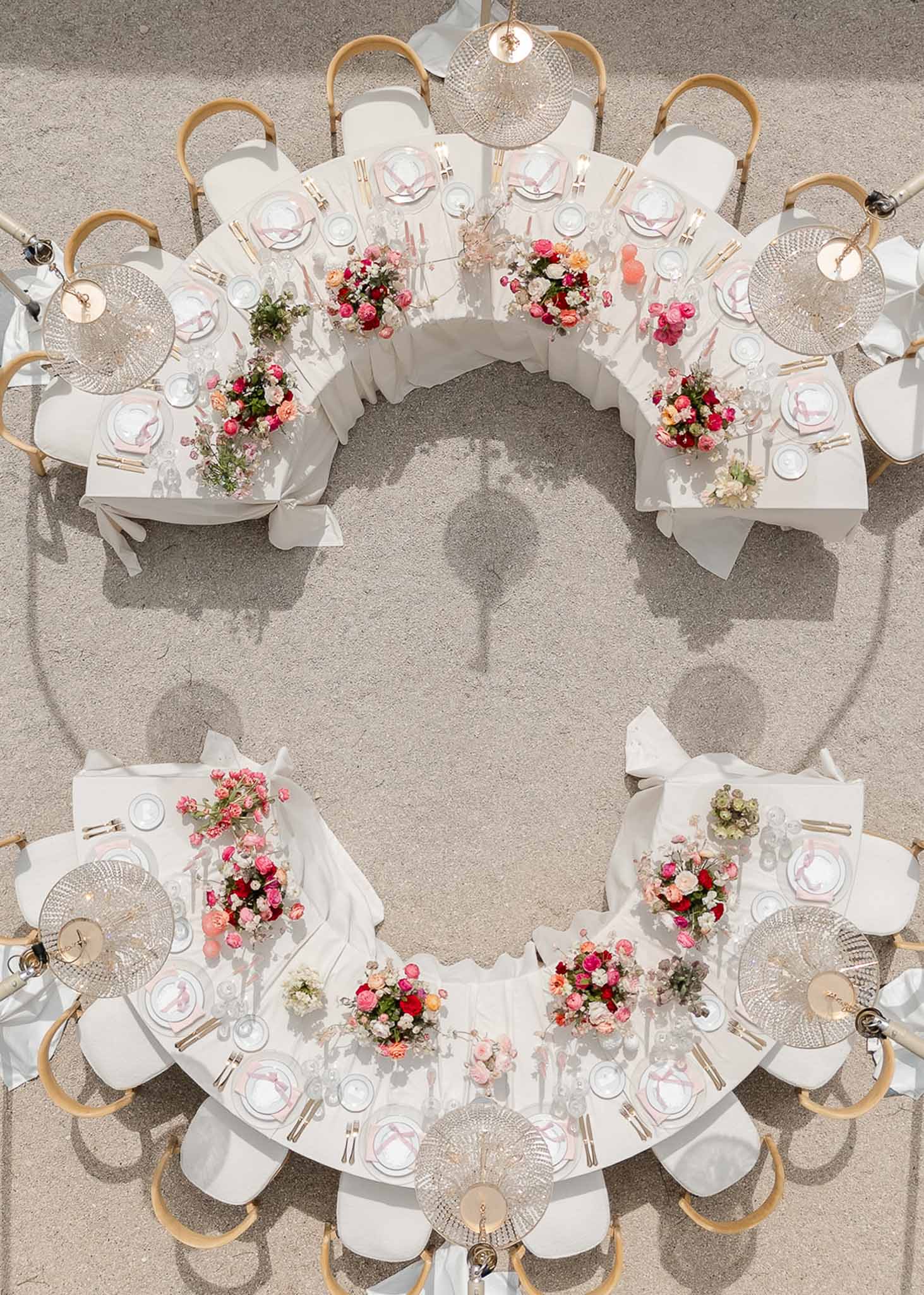 Crescent-shaped gold and ivory tablescape at Château Martinay styled shoot reception