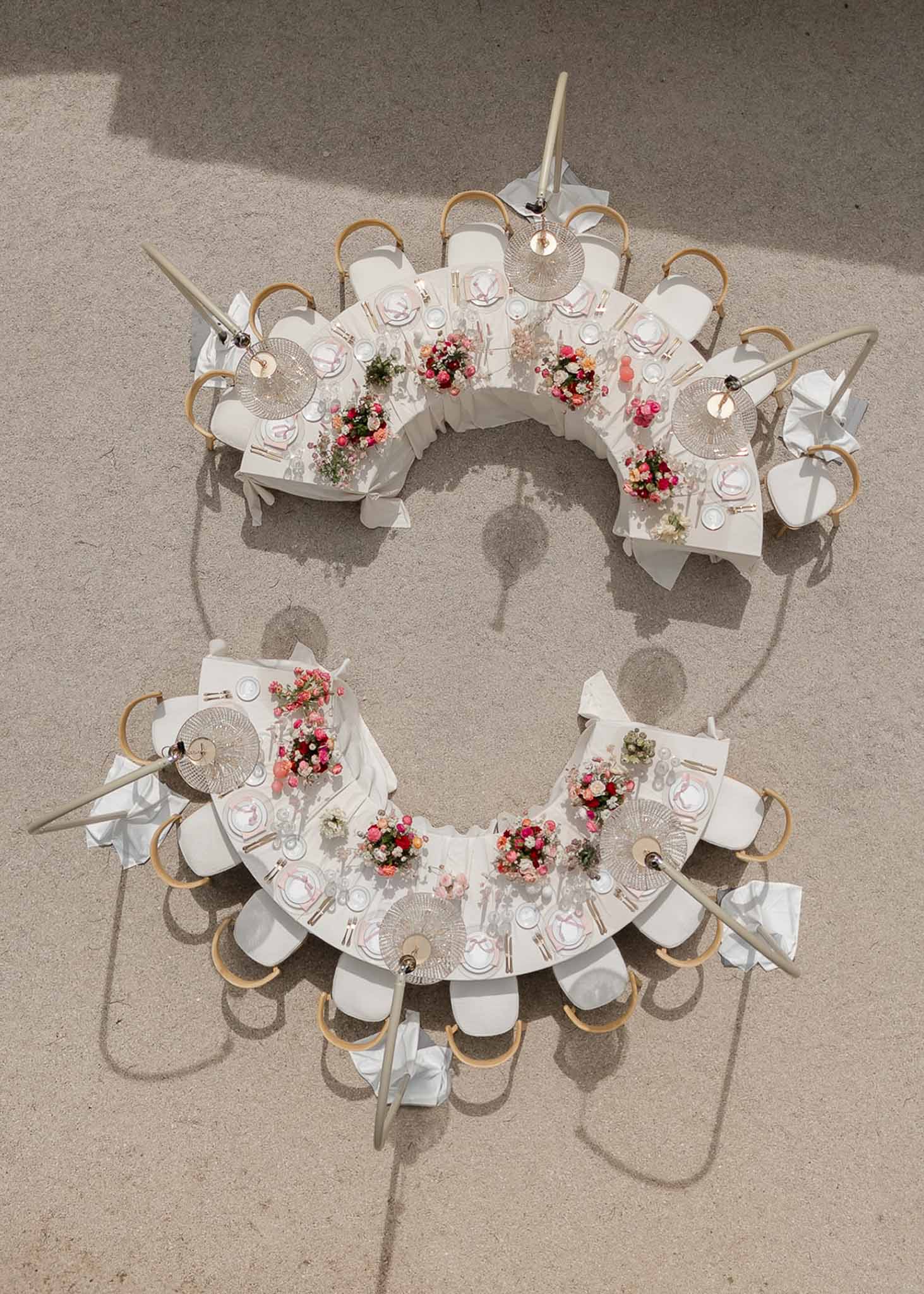 Circular tablescape arrangement at Château Martinay reception