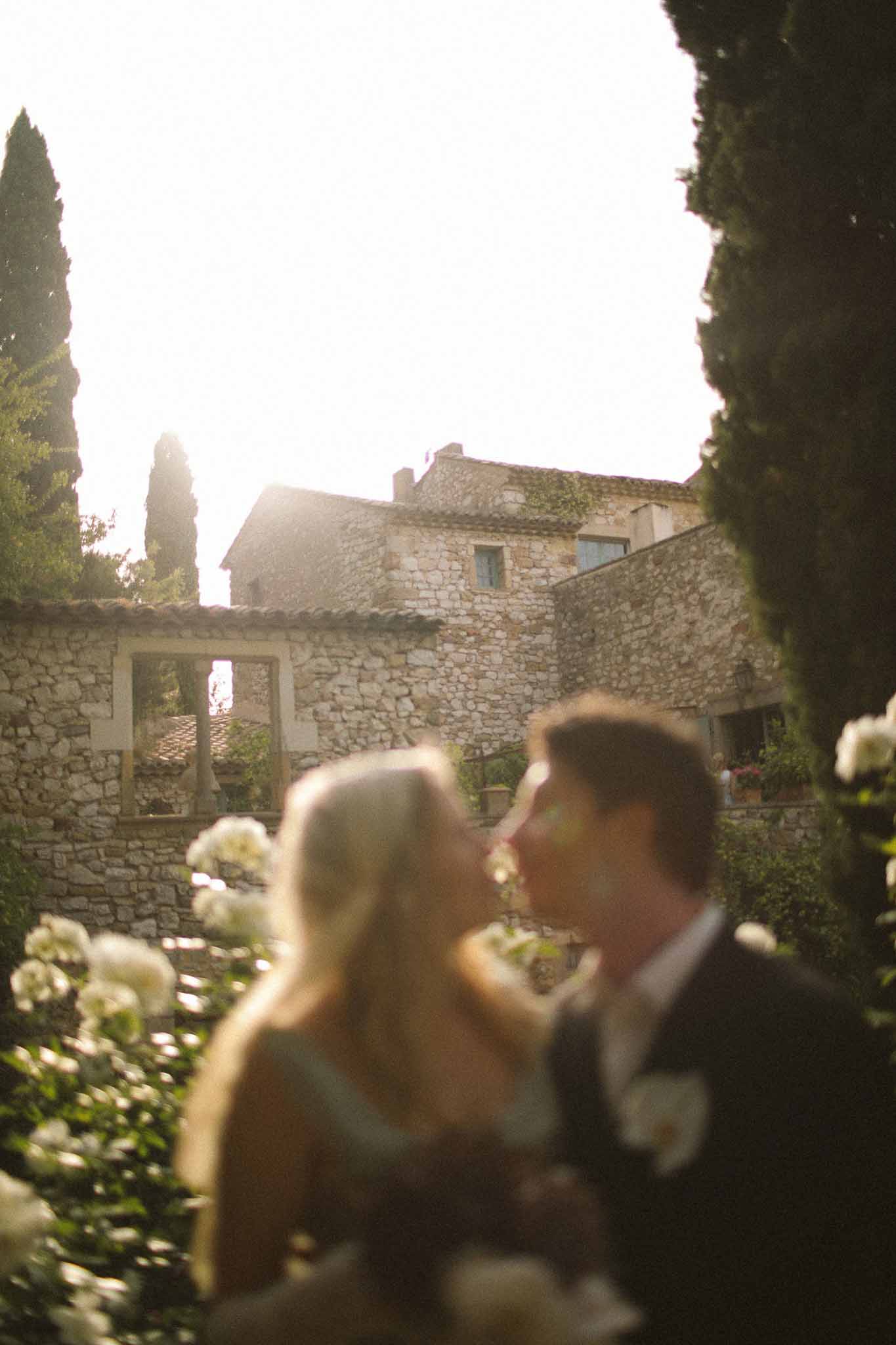 Jenni and Federico kissing during golden hour at Chateau St Victor Lacoste