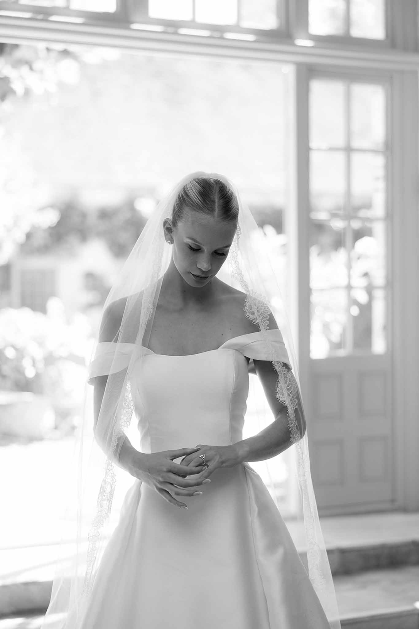 Black and white photo of bridal portrait in a garden