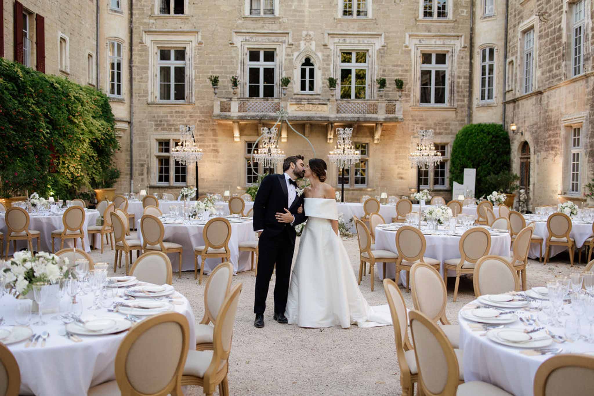 Wedding reception table setting