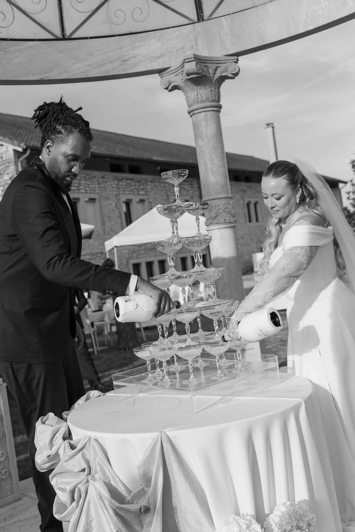 Black and white photo of wedding cocktail hour
