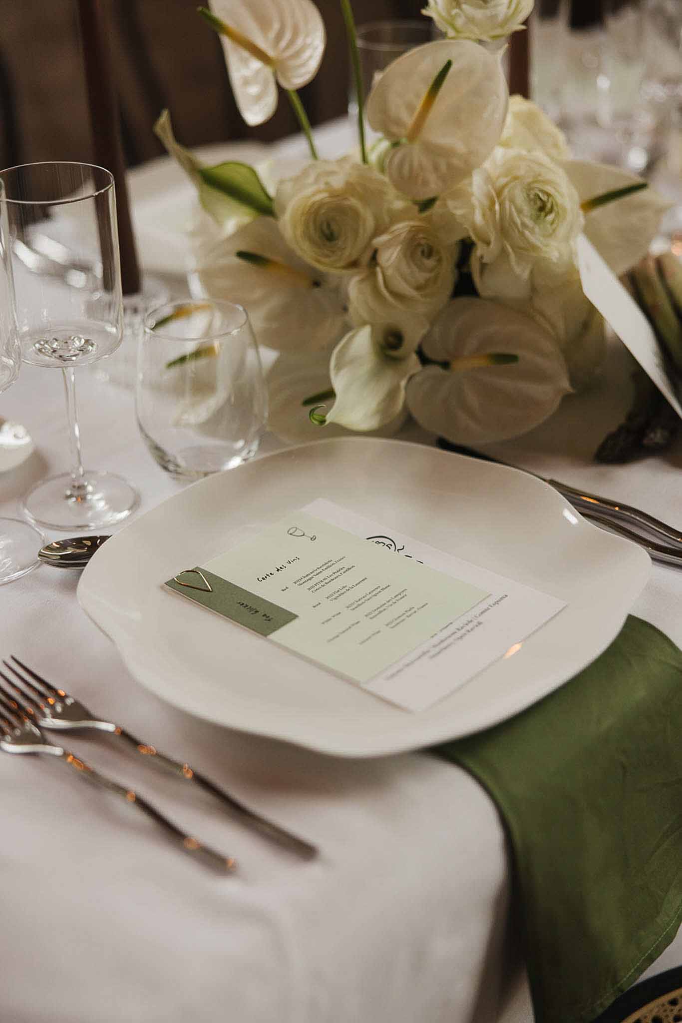 Wedding reception table setting