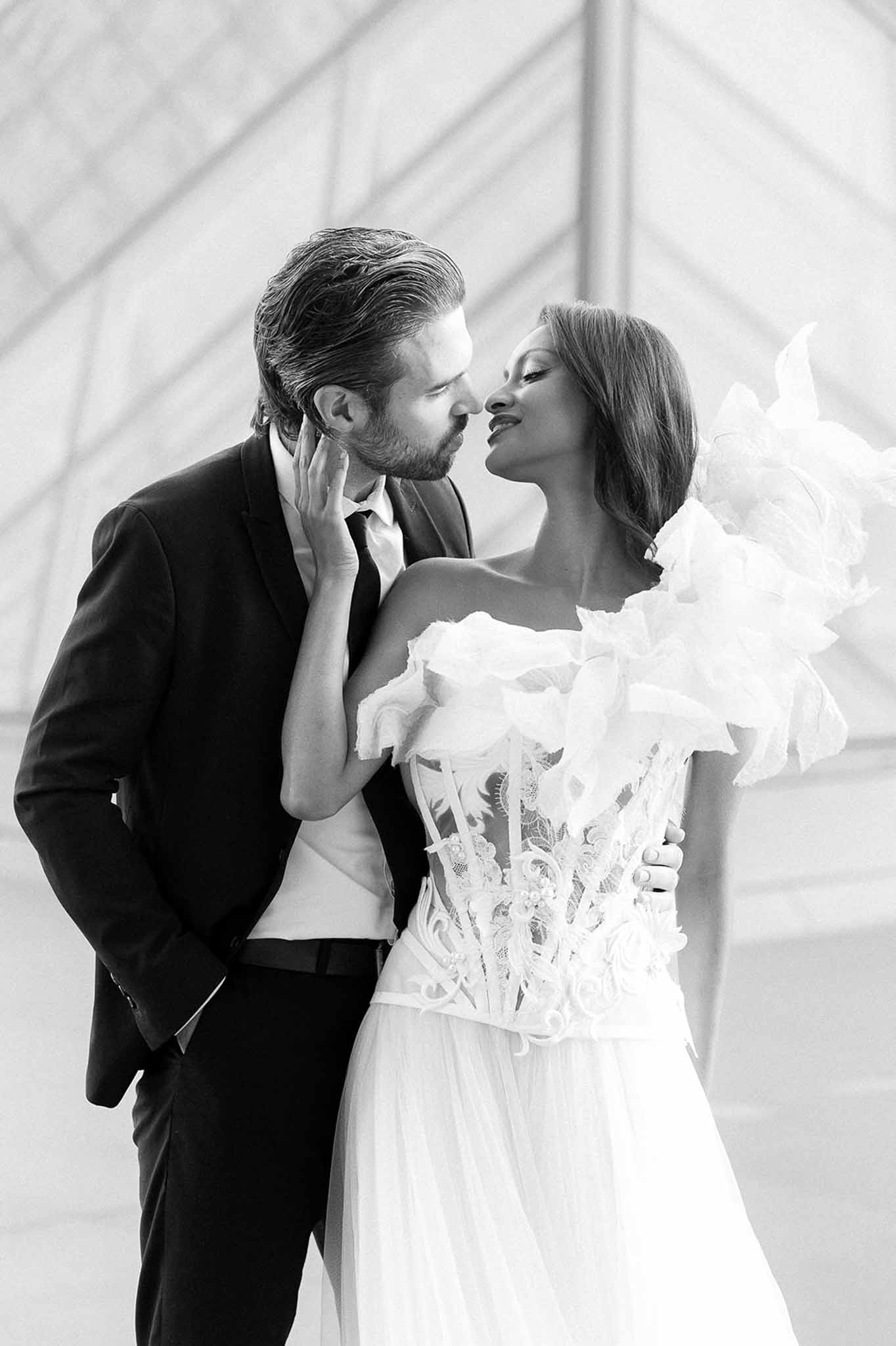 Black and white photo of bride and groom kissing in Paris