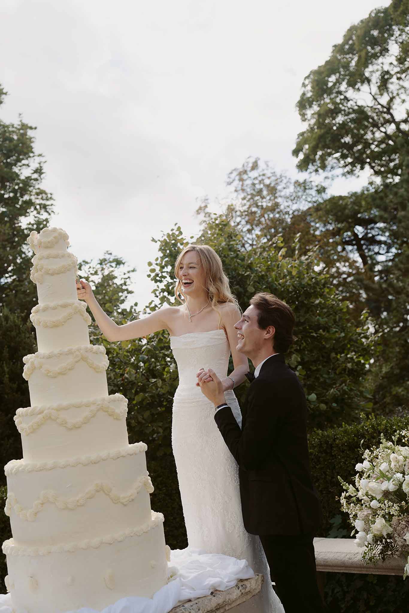 Wedding reception room with white roses