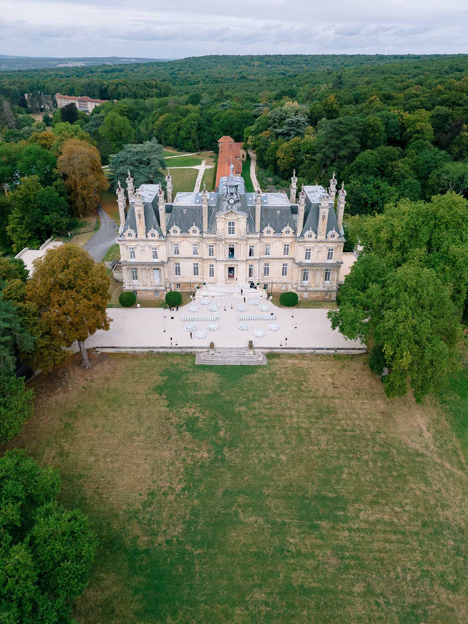 Wedding cocktail hour