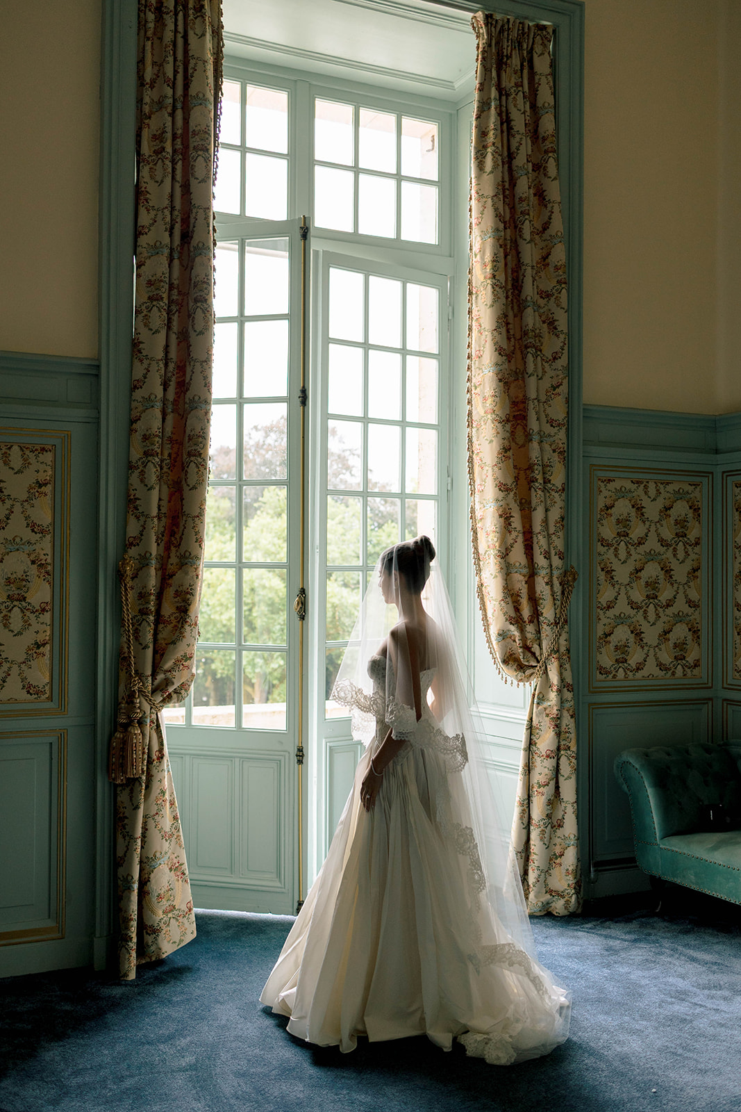 Bridal portrait in a garden