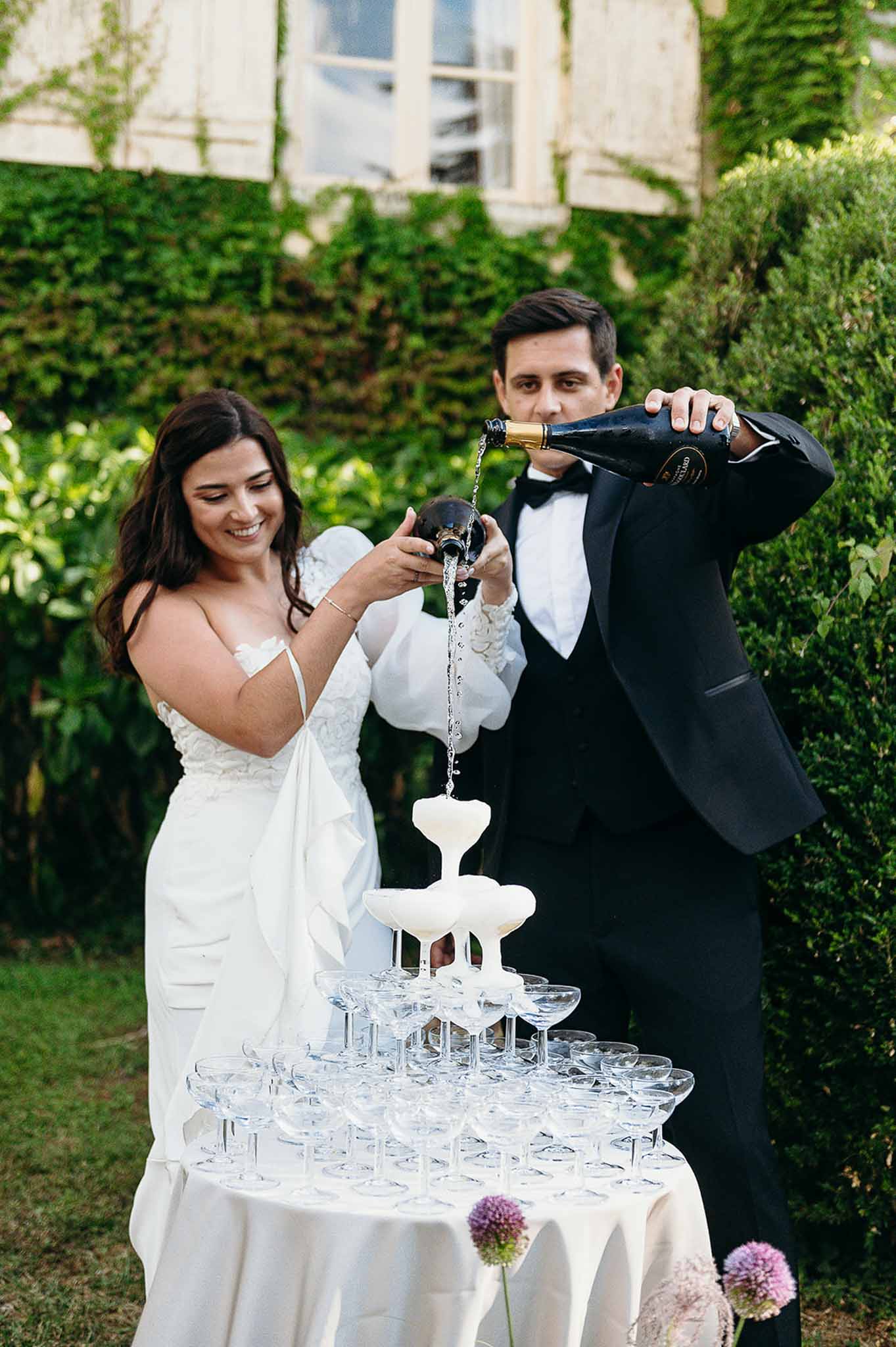 Couple pouring champagne at the tower table at Domaine de Perrotin
