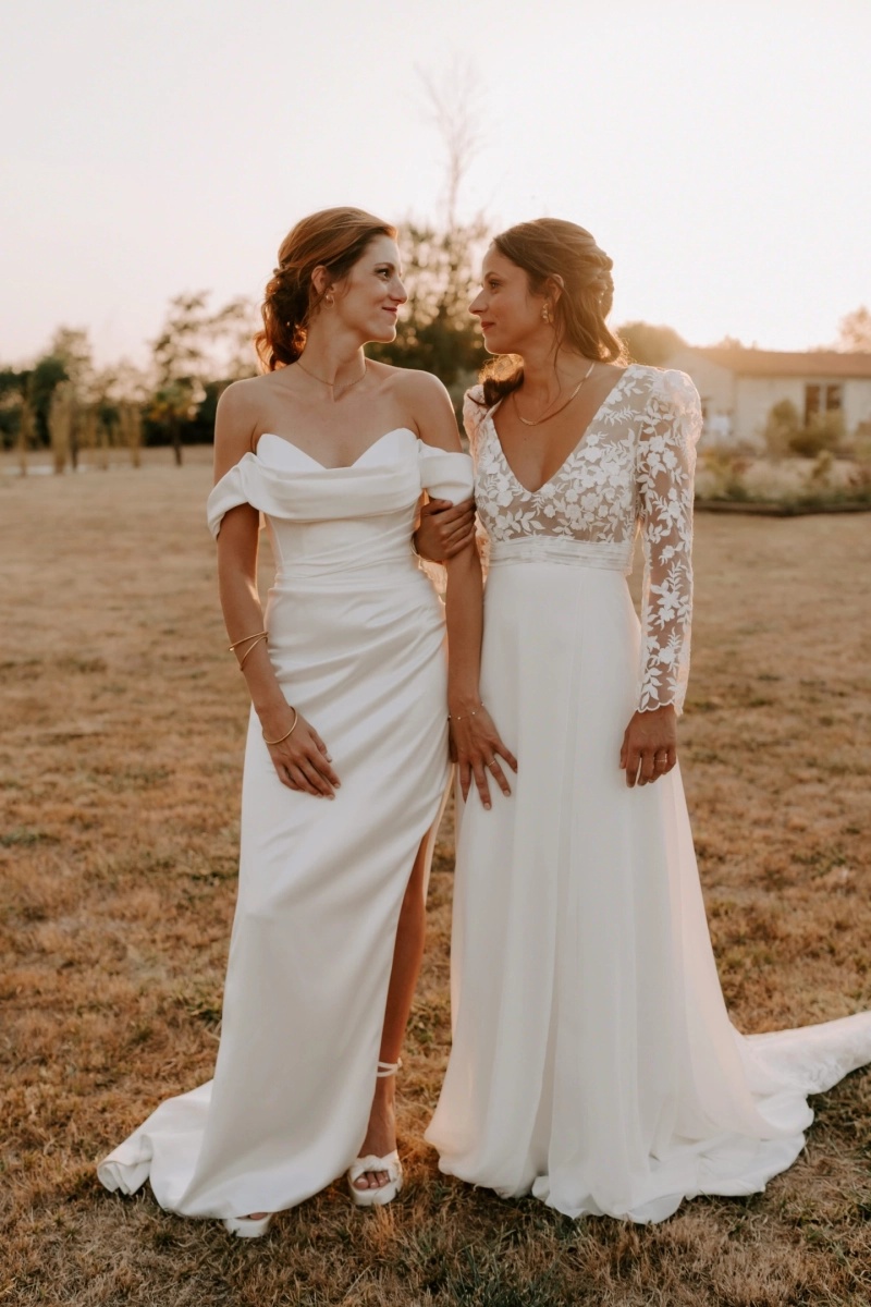 Domaine de la Rose Blanche swimming pool and loungers